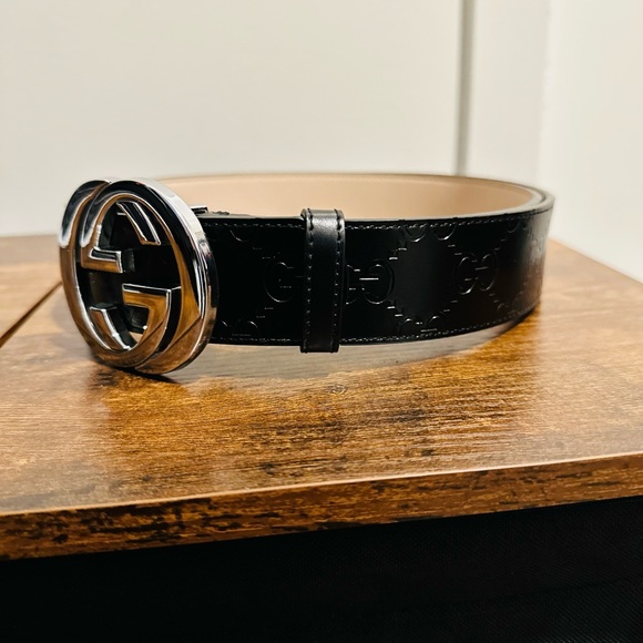 Gently used Gucci Belt like new - Picture 3 of 5